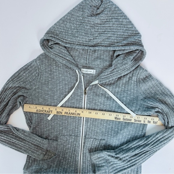 Abercrombie and Fitch Women’s  Junior Size M Lightweight Zip up Hoodie Sweater - Picture 3 of 4